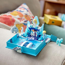 Carica l&#39;immagine nel visualizzatore di Gallery, LEGO Disney 43189 Elsa e le Avventure Fiabesche del Nokk, Libro Apribile e Portatile con Mini Bamboline e Cavallo Giocattolo