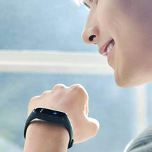 Carica l'immagine nel visualizzatore di Gallery, Versione globale Xiaomi Band 4 intelligente schermo a colori braccialetto frequenza cardiaca palestra musica Bluetooth 5.0 50 m impermeabile pedometro e notifiche di messaggistica