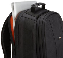 Carica l&#39;immagine nel visualizzatore di Gallery, AmazonBasics - Zaino per fotocamera reflex/laptop, colore Nero/Arancia