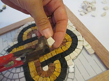 Carica l&#39;immagine nel visualizzatore di Gallery, Mosaico fai da te Nodo di Salomone 23x23 cm - tessere per mosaici in marmo -...