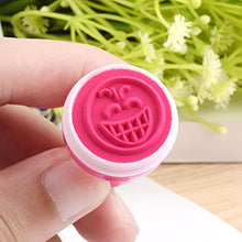 Carica l&#39;immagine nel visualizzatore di Gallery, Gudotra 36pz Timbri Emoji Gadget Bambini Auto Inchiostrazione Emoji-36pz - Ilgrandebazar