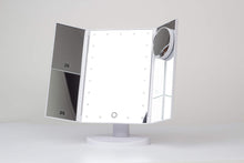 Carica l&#39;immagine nel visualizzatore di Gallery, *Nuovo* Specchio per Trucco Ingranditore - illuminato a LED con Bianco - Ilgrandebazar