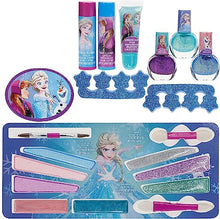 Carica l&#39;immagine nel visualizzatore di Gallery, Disney Frozen - Townley Girl Il set per il trucco cosmetico Train Case include lucidalabbra, luccichio per gli occhi, pennelli, accessori per smalto e altro