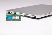 Carica l&#39;immagine nel visualizzatore di Gallery, Crucial CT51264BF160B Memoria da 4 GB (DDR3L, 1600 MT/s, 4 GB, Nero - Ilgrandebazar