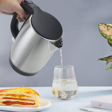 Carica l'immagine nel visualizzatore di Gallery, Aigostar Milo - Bollitore Acqua Elettrico 2200W, Capacità 1,7L, Bollitori In Acciaio Inox spazzolato, Senza BPA con Spegnimento Automatico e Protezione da Bollitura a Secco, Filtro Anticalcare, Nero
