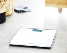 Carica l'immagine nel visualizzatore di Gallery, Rowenta BS1501 Classic, bilancia pesapersone elettronica, 31x31 cm, fino a 160 Kg con graduazione di precisione ogni 100g, spessore di 22 mm, batterie incluse, vetro temperato, bianco