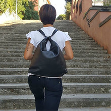 Carica l&#39;immagine nel visualizzatore di Gallery, Borsa zaino pelle nera donna - Ilgrandebazar