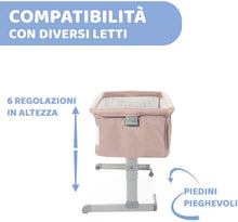 Carica l'immagine nel visualizzatore di Gallery, Chicco Next2Me Collection 2021 Culla Neonato Fianco Letto per Cosleeping con Materasso, Spondina Abbattibile, 6 Altezze, 2 Ruote e Borsa da Viaggio, 0-6 Mesi, 9 Kg, Beige Beige/Bianco New Collection