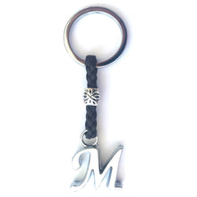 Carica l&#39;immagine nel visualizzatore di Gallery, Portachiavi in Pelle Personalizzato con Iniziali - Lettere e Perline in zama placcate in Argento - Portachiavi da Uomo o da Donna - Ideale per i Regali (M)