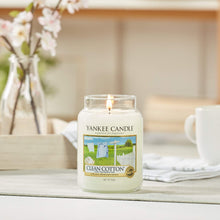 Carica l&#39;immagine nel visualizzatore di Gallery, Yankee Candle candela profumata in giara grande, 10.1x9.8x17.5 cm, Bianco - Ilgrandebazar