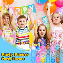 Carica l'immagine nel visualizzatore di Gallery, Ainiv 32PC Mini Pop Push It Fidget Toy Portachiavi,Colorato Silicone Spremere Pop Bubble Giocattoli Sensoriali Bulk,Poppet Bubble Giocattoli Antistress per Autismo Sollievo dallo Stress,Bambini Adulti