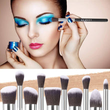 Carica l&#39;immagine nel visualizzatore di Gallery, Pennelli Make Up BEAKEY Premium synthetic pennelli trucco fondazione cipria fard, ombretto, Set di pennelli make up, kit con spugnetta e Brush Egg (10 + 2 pezzi, nero/argento)