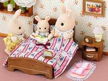Carica l&#39;immagine nel visualizzatore di Gallery, Sylvanian Families 2934 - Letto Matrimoniale e Accessori per Bambole