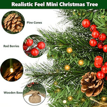 Carica l'immagine nel visualizzatore di Gallery, albero natale piccolo con luci,20 inch Mini albero di Natale artificiale preilluminato con luci a LED calde, ornamenti di pigne con bacche rosse per decorazioni natalizie per interni domestici
