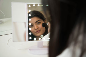 *Nuovo* Specchio per Trucco Ingranditore - illuminato a LED con Bianco - Ilgrandebazar