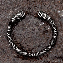 Carica l&#39;immagine nel visualizzatore di Gallery, Bracciale da uomo in acciaio inox massiccio, stile vichingo, creato per... - Ilgrandebazar