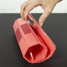 Carica l'immagine nel visualizzatore di Gallery, Trebonn - Roll Expand Board, Tagliere in Plastica Arrotolabile con Fondo Antiscivolo, Salvaspazio E Perfetto per Uso Quotidiano. 39 x 24 cm