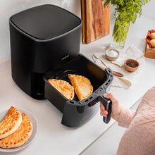 Carica l'immagine nel visualizzatore di Gallery, Cecotec Friggitrice ad Aria Senza Olio Cecofry Fantastik Window 5500 Pack Finestra da 5,5 L. 1500W, Tecnologia PerfectCook, 9 modalità di cottura, Touch, Regolabile 80-200°C, Finestra, Cottura 60m