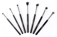 Carica l&#39;immagine nel visualizzatore di Gallery, Set Pennelli Occhi Essenziali by Impora London/Travel 7 Compact Eye Brush - Ilgrandebazar