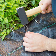 Carica l&#39;immagine nel visualizzatore di Gallery, Picchetti Telo Pacciamatura Erba Sintetica Made in Italy ZINCATI Ancoraggio...