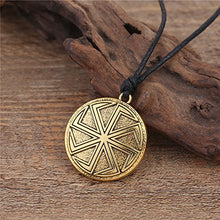 Carica l'immagine nel visualizzatore di Gallery, Skyrim Amuleto Slavi Wicca Sigil Talismano Kolovrat Antico Antique Gold