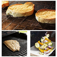 Carica l'immagine nel visualizzatore di Gallery, GWHOLE Set di 4 BBQ Grill Mesh Tappetino Antiaderente BBQ Griglia Rete Tappetini Teflon Grigliare Antiaderente Pesce Verdure Smoker Tappetini per Grill, 33 x 40 cm