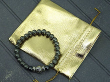 Carica l&#39;immagine nel visualizzatore di Gallery, Bracciale per gli uomini in ematite nero e grigio e perle di tibetani - Ilgrandebazar