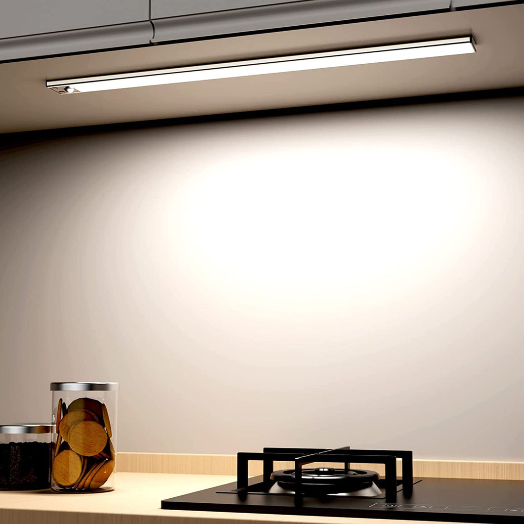 OUILA Luce Armadio LED, Armadio Led con Sensore di Movimento, Magnetica Ricaricabile Luce Led Sottopensile Dimmerabile Lampada per Cucina Scale Corridoio Soggiorno Bagno Camere da Letto (6000K)