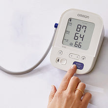 Carica l'immagine nel visualizzatore di Gallery, OMRON X3 Comfort Misuratore di Pressione Arteriosa da Braccio - Apparecchio per Misurare la Pressione con Bracciale Intelli Wrap, per il Monitoraggio Domestico dell'Ipertensione