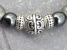 Carica l&#39;immagine nel visualizzatore di Gallery, Bracciale per gli uomini in ematite nero e grigio e perle di tibetani - Ilgrandebazar