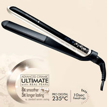 Carica l&#39;immagine nel visualizzatore di Gallery, Remington S9500 Piastra Lisciante Pearl Rivestimento in Ceramica, Display Digitale con Temperatura da 150 a 235°, Piastre da 110 mm, Voltaggio Universale, Cavo 3m, 48 W, Bianco/Nero