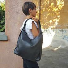 Carica l&#39;immagine nel visualizzatore di Gallery, Borsa zaino pelle nera donna - Ilgrandebazar