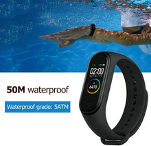 Carica l'immagine nel visualizzatore di Gallery, Xiaomi Band 4 - Smart watch e fitness tracker, con cardiofrequenzimetro, 135 mAh, schermo a colori, Bluetooth 5.0, 2019, nero