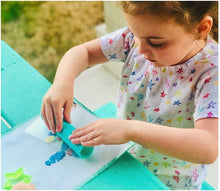 Carica l&#39;immagine nel visualizzatore di Gallery, Crayola Glitter Dots - Sparkle Station Super Set, per Creare Scintillanti Decorazioni con il Glitter Modellabile, 04-1085