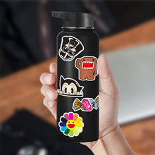 Carica l'immagine nel visualizzatore di Gallery, Confezione di adesivi per laptop 100 pezzi, adesivi alla moda Adesivi unici e cool Bottiglia d'acqua Notebook Chitarra Skateboard Adesivi per bambini da viaggio
