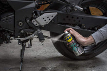 Carica l&#39;immagine nel visualizzatore di Gallery, WD-40 Specialist Moto - Lubrificante Catena Spray - 400 ml - Ilgrandebazar