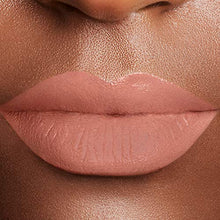 Carica l&#39;immagine nel visualizzatore di Gallery, L&#39;Oréal Paris Rossetto Liquido Rouge Signature, Tinta Labbra a 110 I Empower - Ilgrandebazar