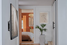 Carica l'immagine nel visualizzatore di Gallery, Digitus DA-90303-1 Supporto Fisso a Parete per Schermi Fino a 81 cm (32"), Portata massima 18 Kg, Nero