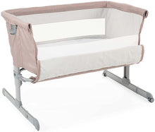 Carica l'immagine nel visualizzatore di Gallery, Chicco Next2Me Collection 2021 Culla Neonato Fianco Letto per Cosleeping con Materasso, Spondina Abbattibile, 6 Altezze, 2 Ruote e Borsa da Viaggio, 0-6 Mesi, 9 Kg, Beige Beige/Bianco New Collection