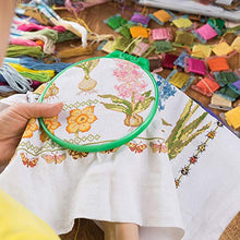 Carica l'immagine nel visualizzatore di Gallery, FEPITO 55 Pezzi Filo da Ricamo Color Arcobaleno Set 50 50 Threads