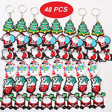 Carica l'immagine nel visualizzatore di Gallery, FLOFIA 48pz Portachiavi Natale Natalizio Giocattoli Portachiavi in PVC per Donna Uomo Bambini Portachiavi Regalo Ciondolo Ricordo per Bomboniere Festa Natale (6 Modelli)