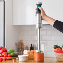 Carica l&#39;immagine nel visualizzatore di Gallery, Cecotec Frullatore a mano Power Pulsar 2300 MAX. Potenza massima 2300 W, Lame a 4 Lame Con Rivestimento In Titanio Nero, Piede XL, Bicchiere 700 ml con Coperchio, Aste e Tritatutto con Becco Ghiaccio