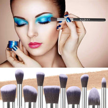 Carica l&#39;immagine nel visualizzatore di Gallery, BEAKEY set di pennelli trucco Premium synthetic Kabuki fondazione cipria fard, ombretto, pennelli per trucco, kit con spugnetta e Brush Egg (10 + 2 pezzi, nero/argento)