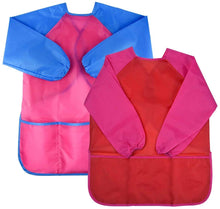 Carica l'immagine nel visualizzatore di Gallery, Natuce 2 Pezzi Grembiule da Pittura Bambini, Grembiulino Impermeabile Scuola Maniche Lunghe con 3 Tasche per Bambini 3-7 Anni , Grembiule da Gioco -- Pittura, Cucina, Scuola, casa (Rosa + Rosso)