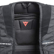 Carica l&#39;immagine nel visualizzatore di Gallery, Dainese-D-MACH Zaino, 22.5L, Nero (Stealth Black), Taglia N