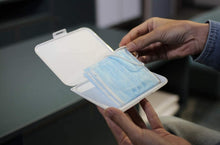 Carica l&#39;immagine nel visualizzatore di Gallery, LEOROF Porta Mascherina Custodia Pieghevole in Plastica Rigida Leggera Varie Colorazioni (off-White)