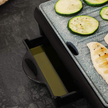 Carica l'immagine nel visualizzatore di Gallery, Cecotec Grill elettrico Rock'nGrill 1500 Rapid. Rivestimento in pietra RockStone, piastra superiore regolabile in altezza, vassoio per grasso, 1500 W, rivestimento ecologico
