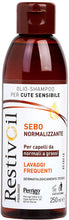 Carica l'immagine nel visualizzatore di Gallery, Restivoil Fisiologico Sebonormalizzante Olio-Shampoo per Cute Sensibile e per Capelli Normali e Grassi, Senza Agenti Schiumogeni e Aggressivi - 250 ml