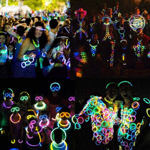 Carica l'immagine nel visualizzatore di Gallery, Kimimara Braccialetti Luminosi, Starlight Fluorescenti,100 Glowsticks Party con 122 Connettori per Creare Bracciali e Ciondoli, Giocattoli Luminosi per Illuminare Tutte le Vostre Feste 100 Set