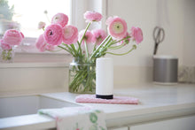 Carica l'immagine nel visualizzatore di Gallery, Wenko 54670100 Dispenser per detersivo Easy SQUEEZ 6  x  6  x  14 cm, Bianco - Ilgrandebazar